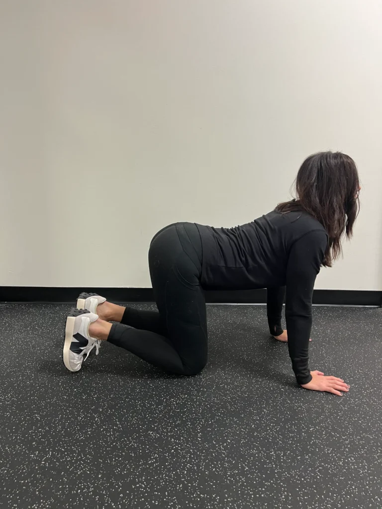 Marjaryasana-Bitilasana (Cat-Cow Flow)1